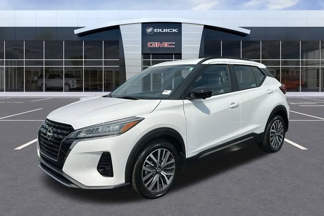 2023 Nissan Kicks SR photo 1