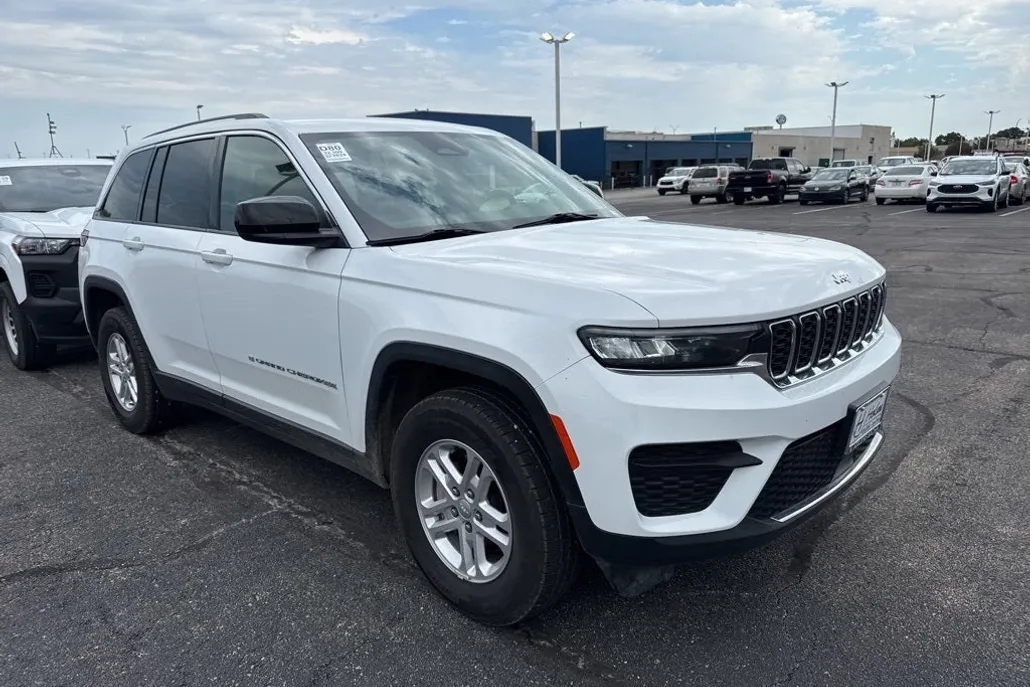 2024 Jeep Grand Cherokee Laredo photo 1