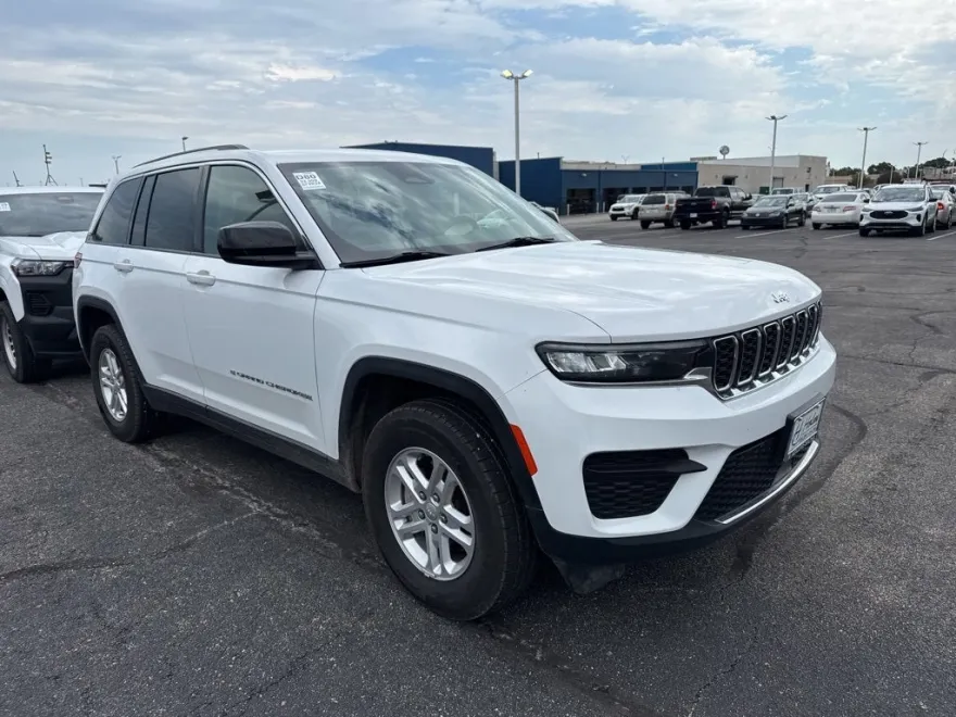 2024 Jeep Grand Cherokee Laredo photo 1