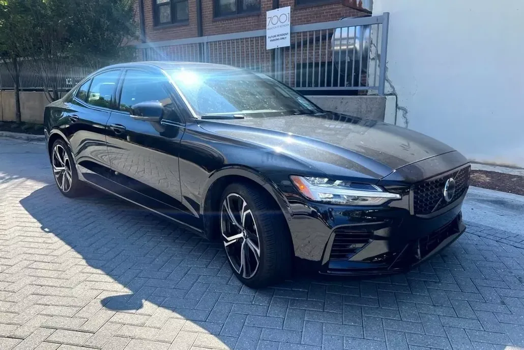 2023 Volvo S60 Recharge T8 Plus photo 1