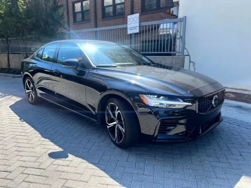 2023 Volvo S60 Recharge T8 Plus photo 1