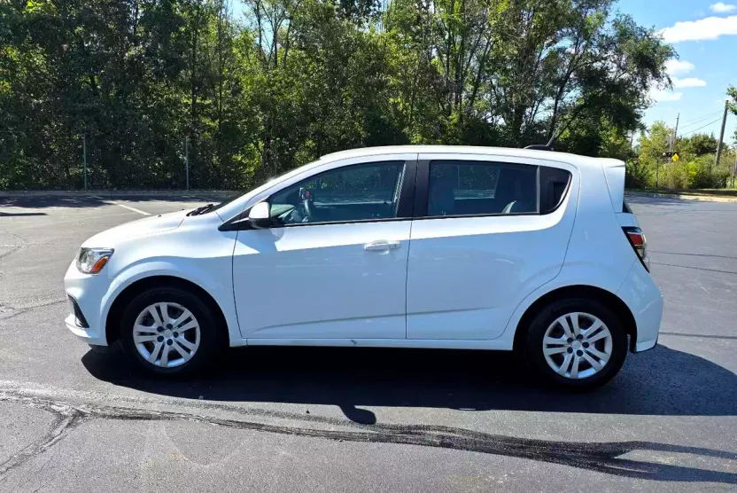 2020 Chevrolet Sonic LT photo 1
