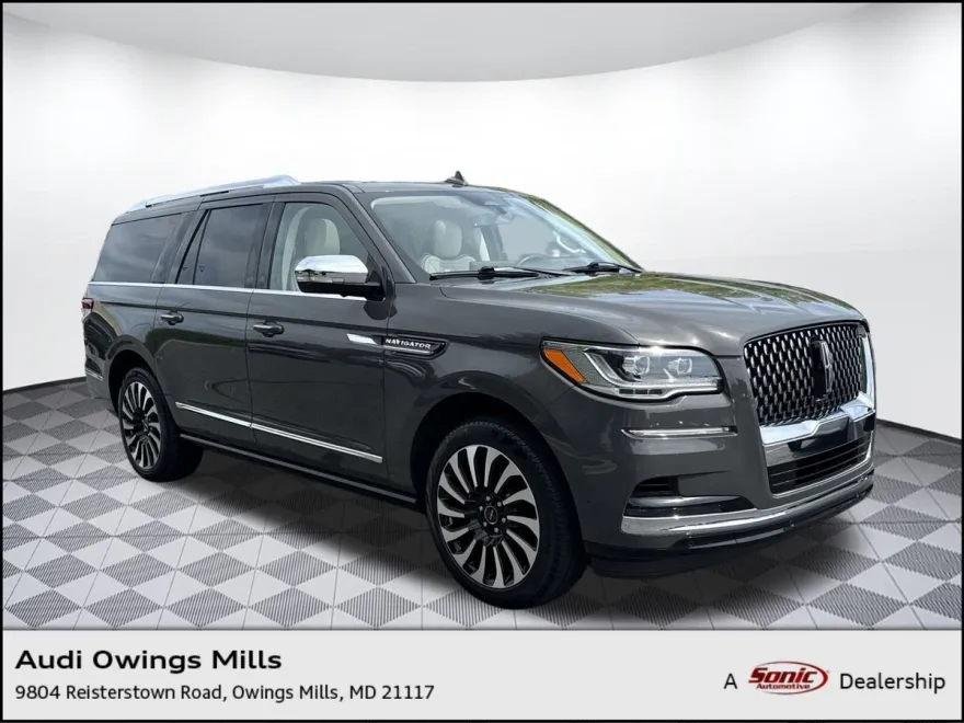2022 Lincoln Navigator Black Label photo 1