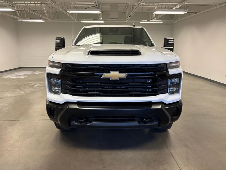 2025 Chevrolet Silverado 3500HD photo 1