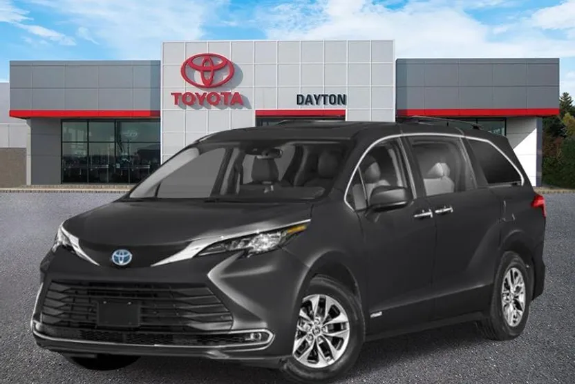 2025 Toyota Sienna XLE photo 1