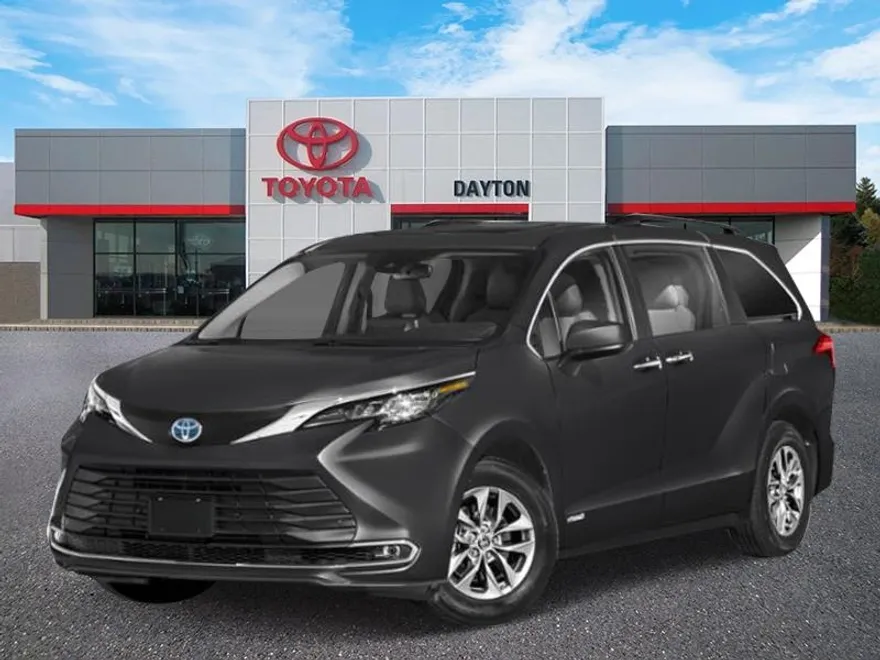 2025 Toyota Sienna XLE photo 1