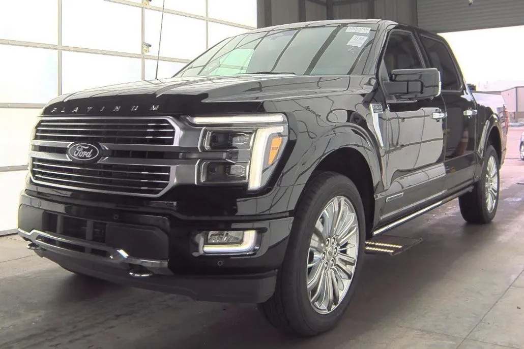 2024 Ford F-150 Platinum photo 1