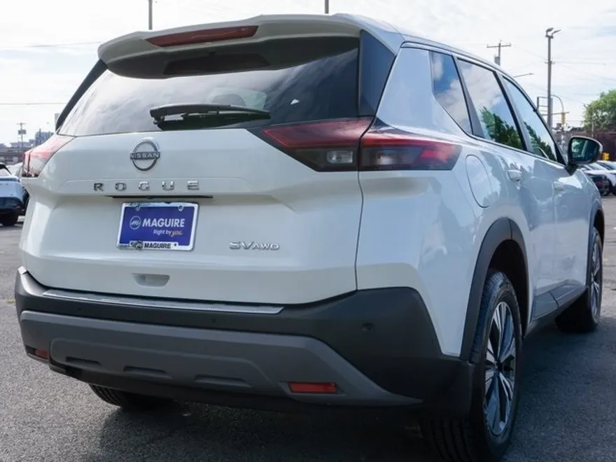 2022 Nissan Rogue SV photo 1