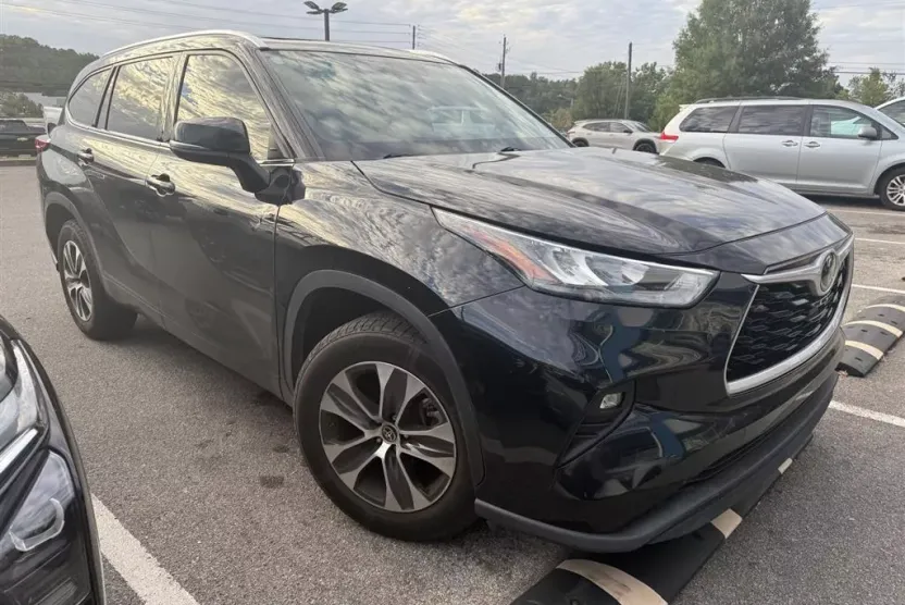 2020 Toyota Highlander XLE photo 1