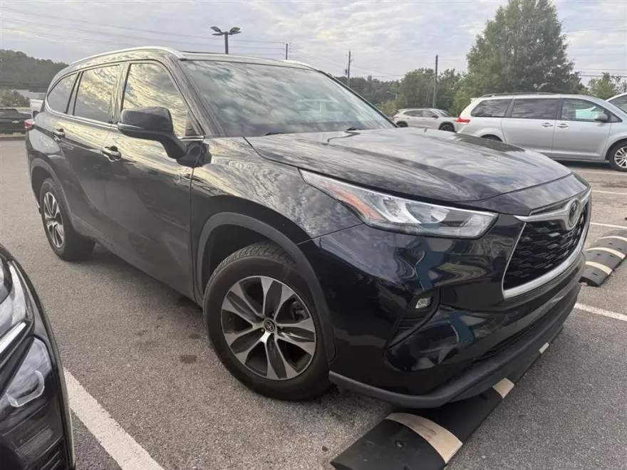 2020 Toyota Highlander XLE photo 1