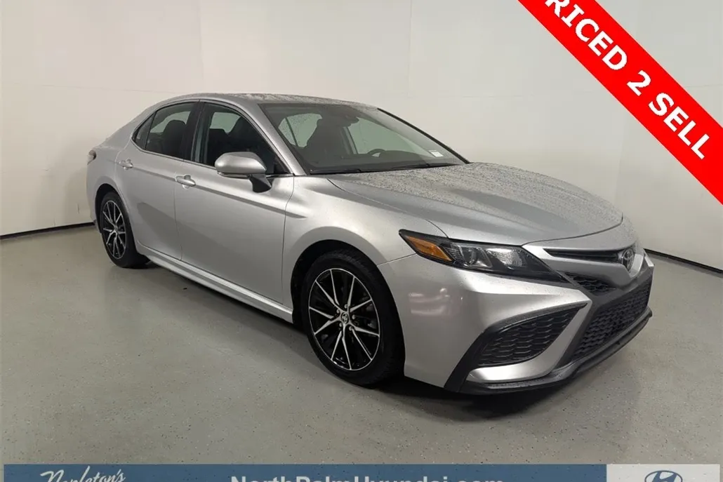 2023 Toyota Camry SE photo 1