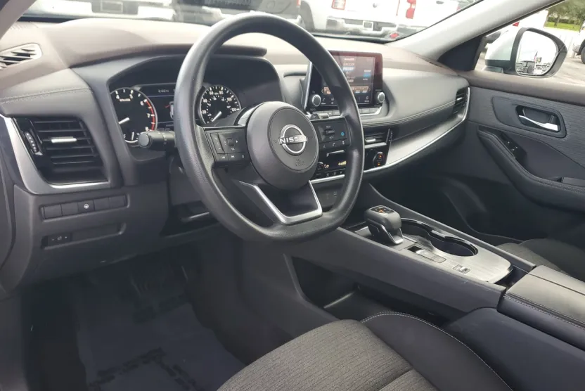 2022 Nissan Rogue SV photo 1