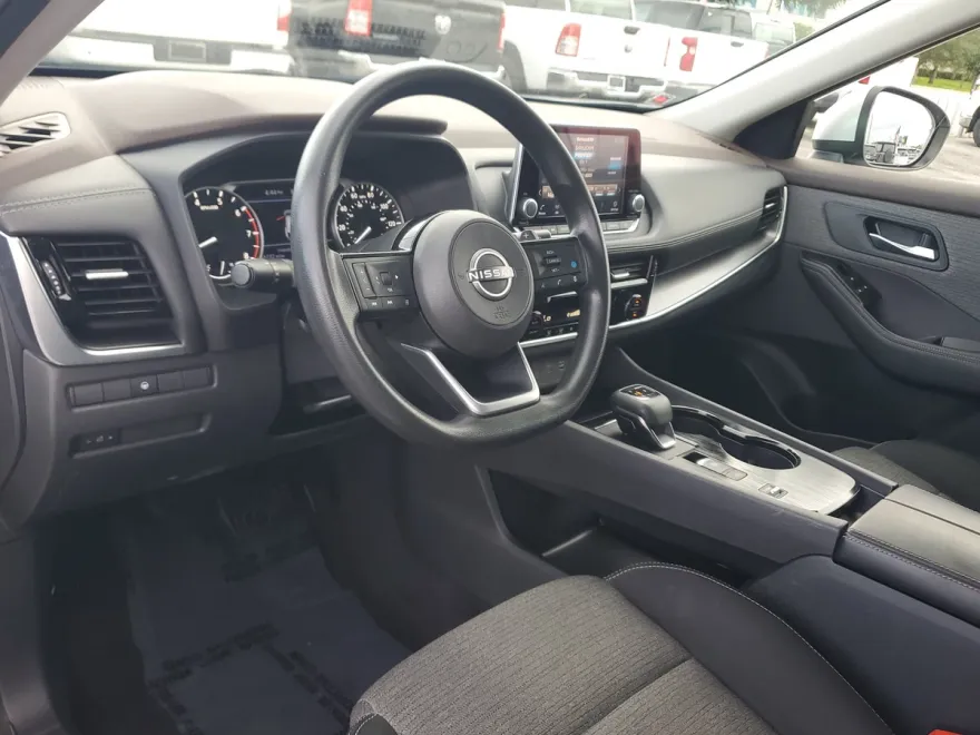 2022 Nissan Rogue SV photo 1