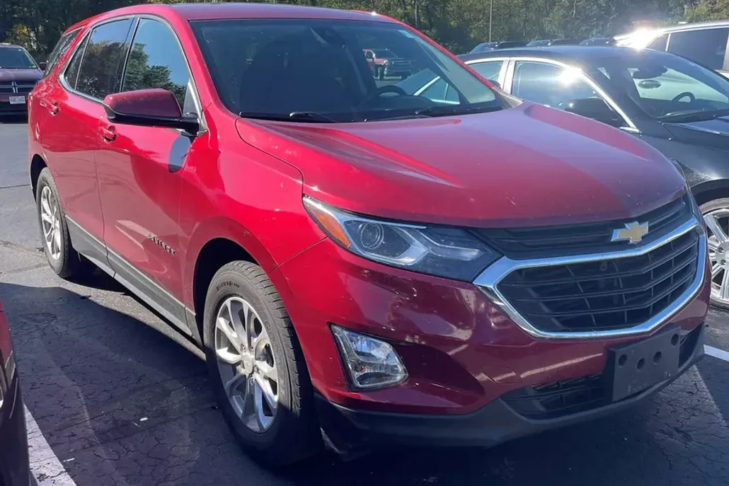 2020 Chevrolet Equinox LT photo 1