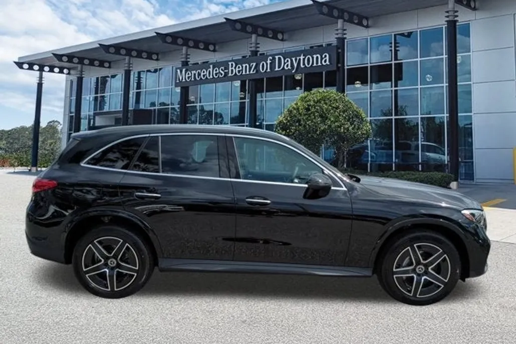 2026 Mercedes Benz GLC 300 photo 1