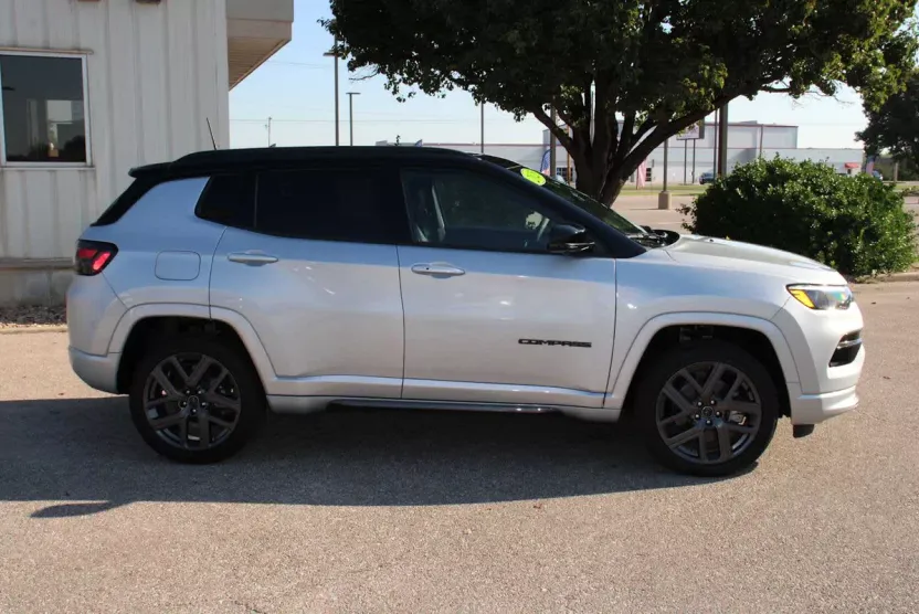 2025 Jeep Compass Limited photo 1