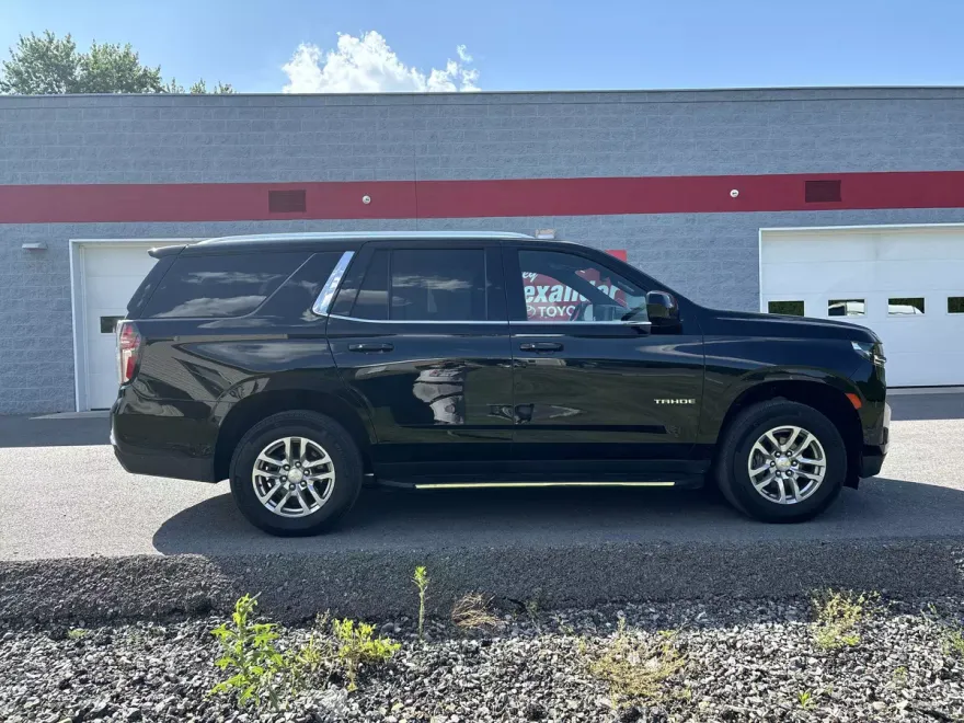 2023 Chevrolet Tahoe LT photo 1