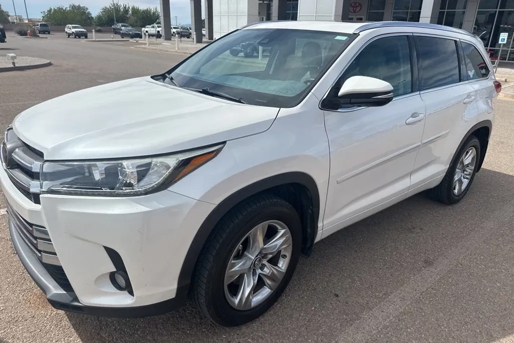 2017 Toyota Highlander Limited photo 1