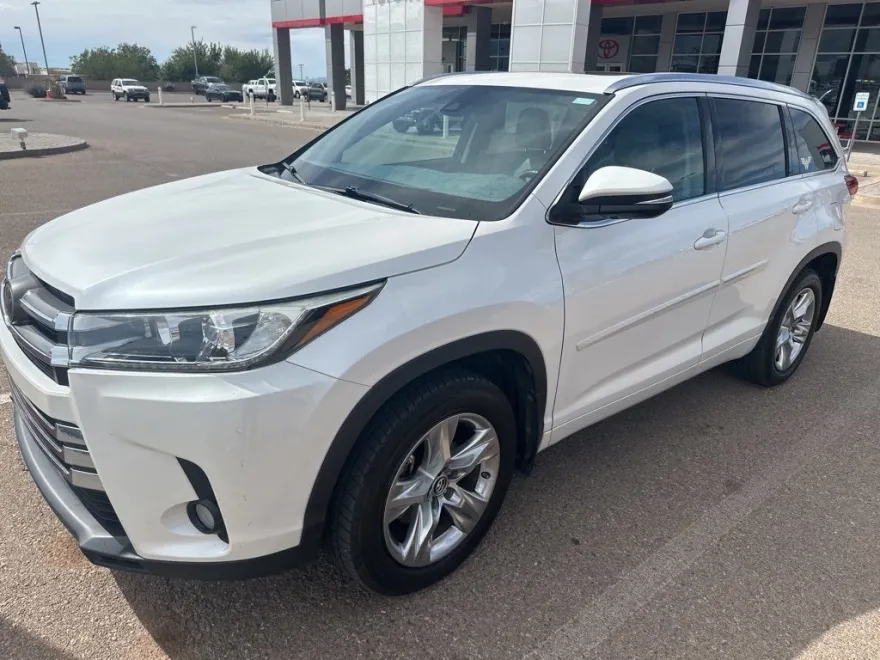2017 Toyota Highlander Limited photo 1