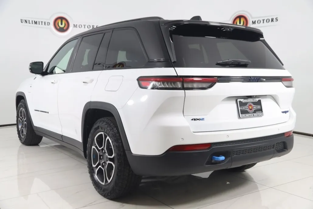 2023 Jeep Cherokee Trailhawk 4xe photo 1