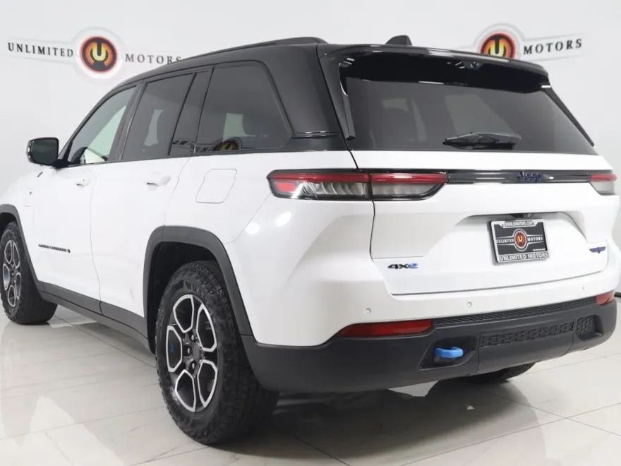 2023 Jeep Cherokee Trailhawk 4xe photo 1