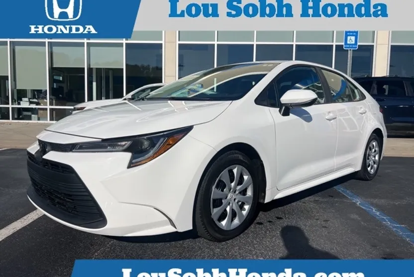 2024 Toyota Corolla LE photo 1