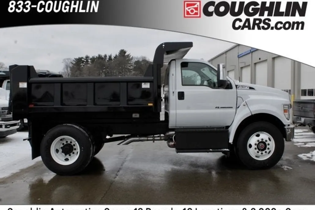 2025 Ford F-750 SuperCab photo 1