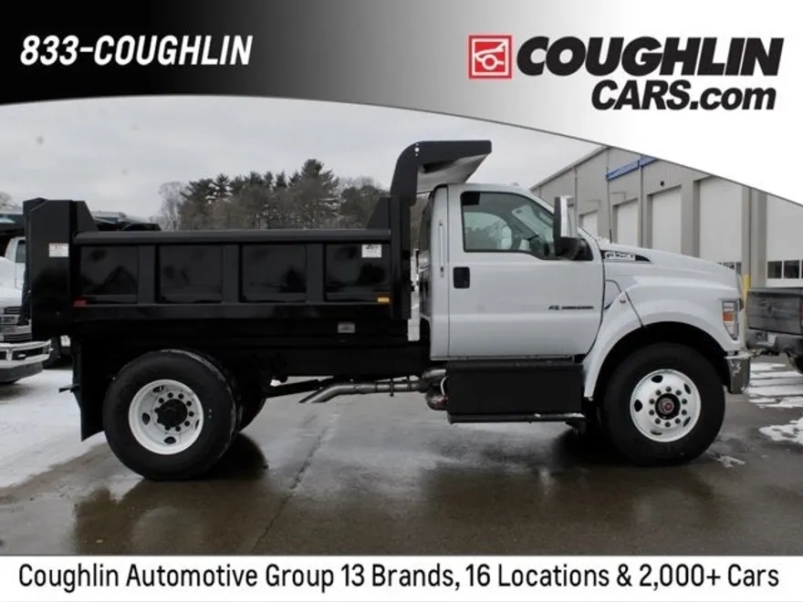 2025 Ford F-750 SuperCab photo 1