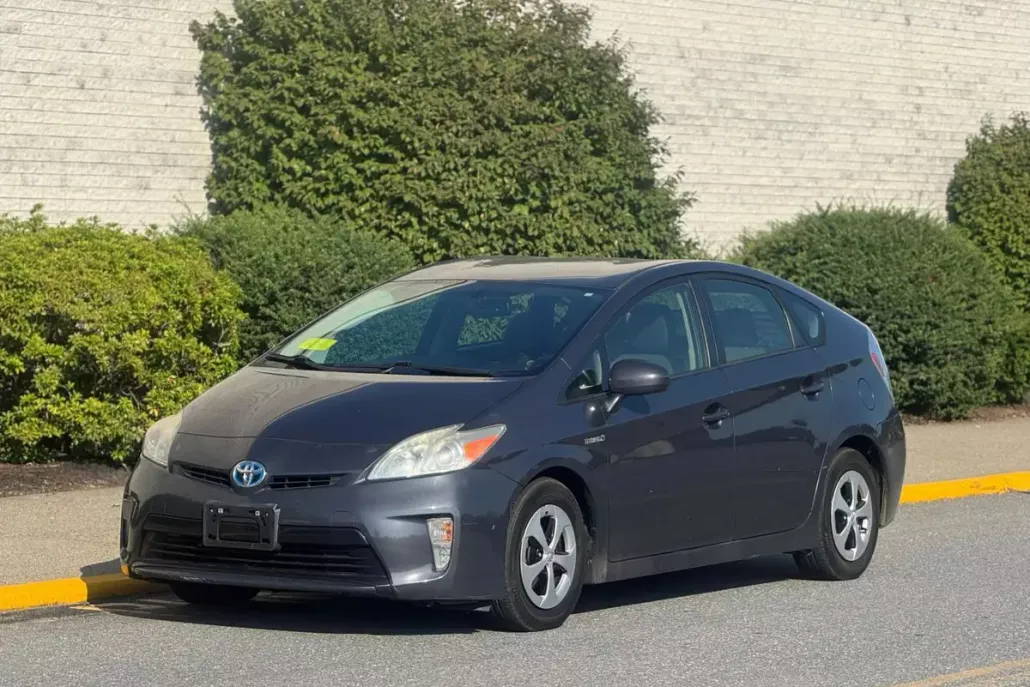 2012 Toyota Prius Four photo 1