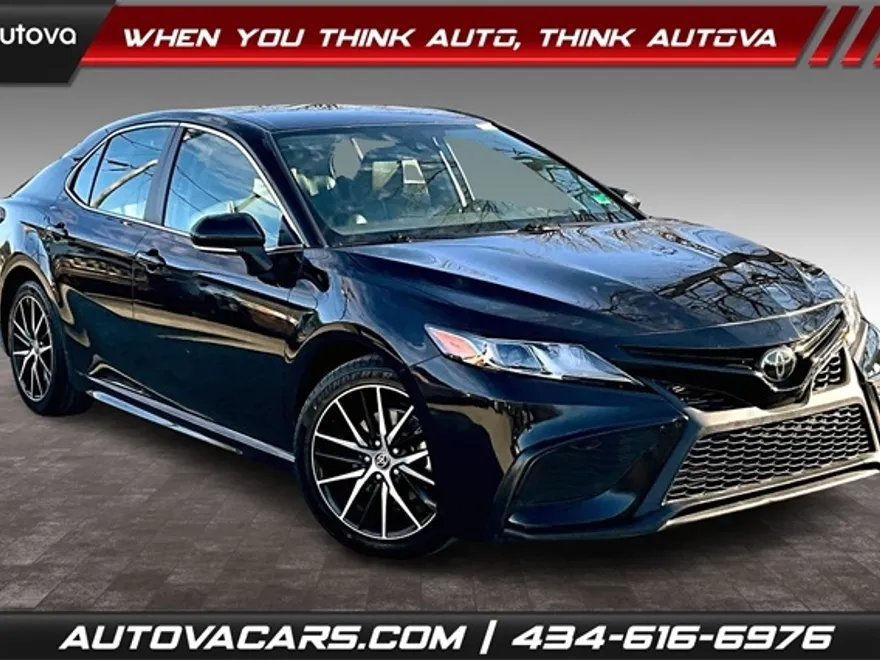 2023 Toyota Camry SE photo 1