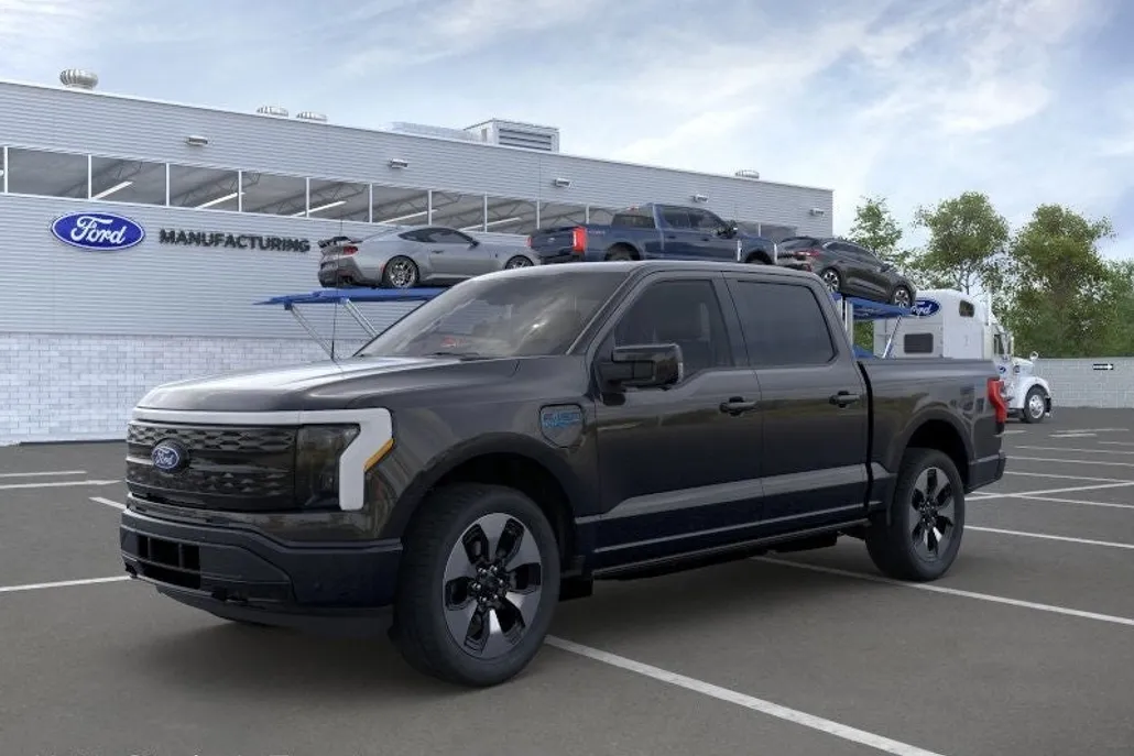 2025 Ford F-150 Lightning Platinum photo 1