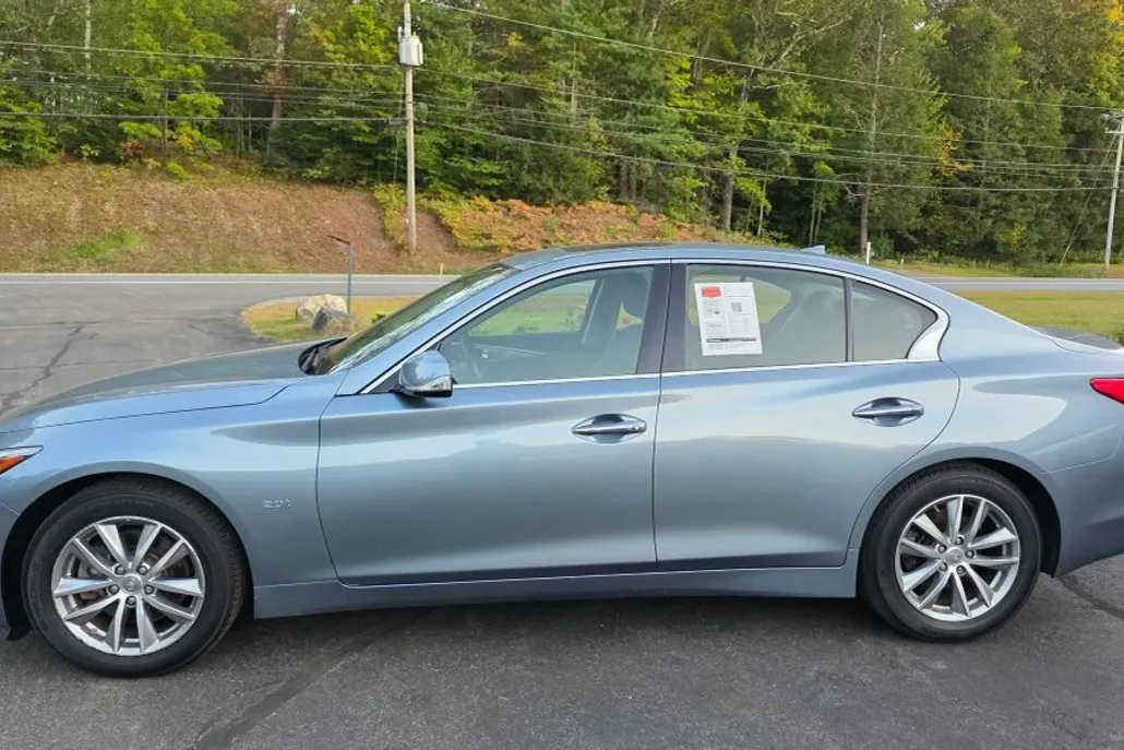 2016 Infiniti Q50 2.0t Premium photo 1