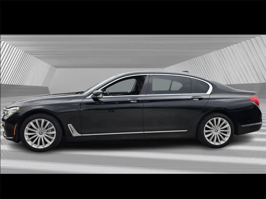 2018 Bmw 740i Sedan photo 2