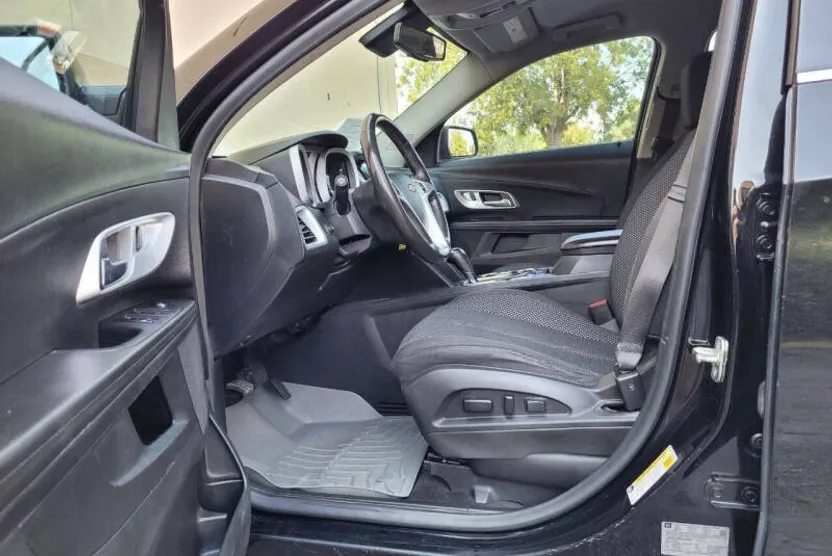 2016 Chevrolet Equinox LT photo 1