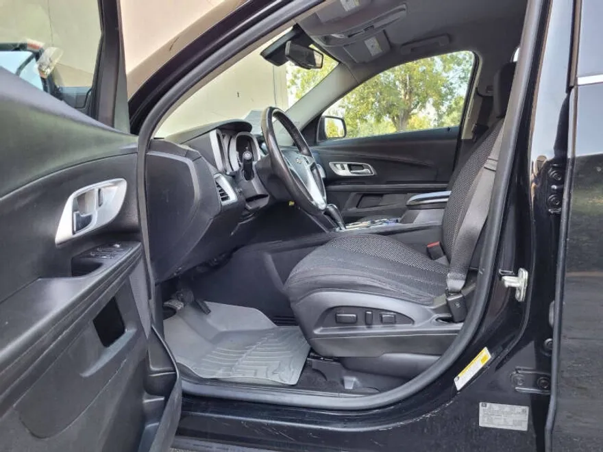 2016 Chevrolet Equinox LT photo 1