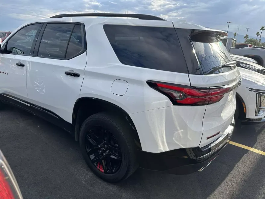2022 Chevrolet Traverse Premier photo 1