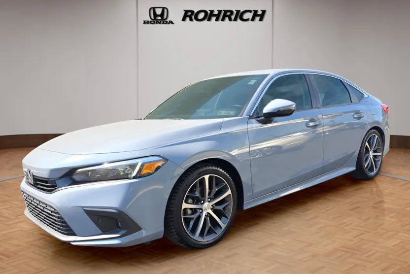 2022 Honda Civic Touring photo 1
