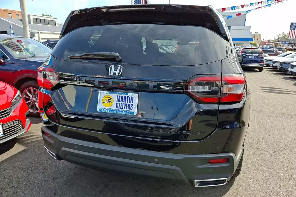 2025 Honda Pilot Black Edition photo 1