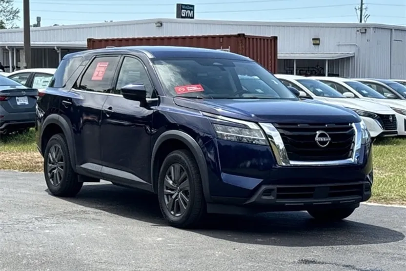 2022 Nissan Pathfinder S photo 1