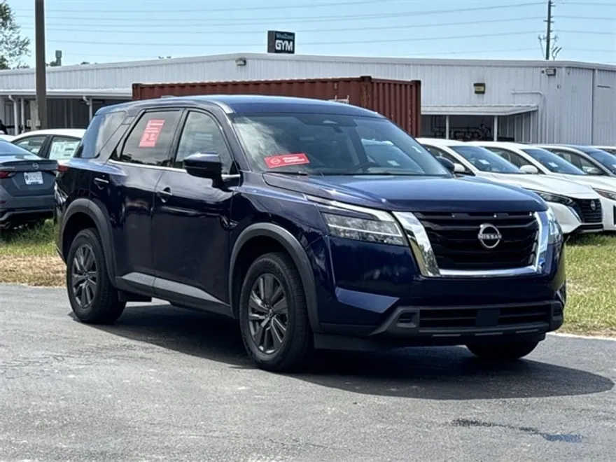 2022 Nissan Pathfinder S photo 1