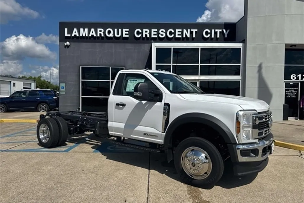 2025 Ford F-550 photo 1