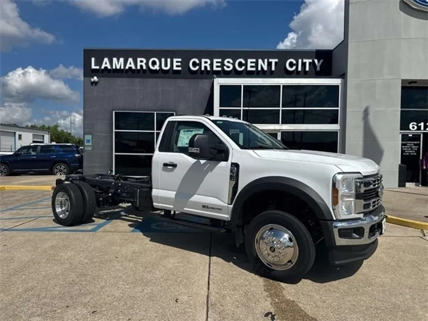 2025 Ford F-550 photo 1