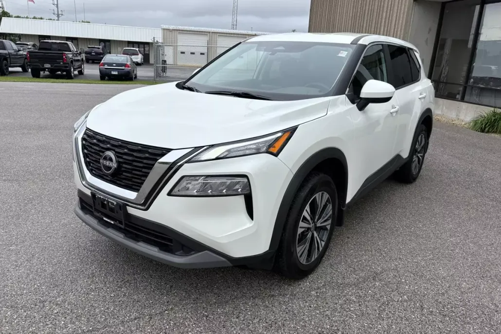 2023 Nissan Rogue SV photo 1
