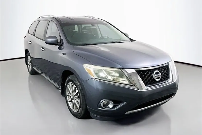 2014 Nissan Pathfinder SV photo 1
