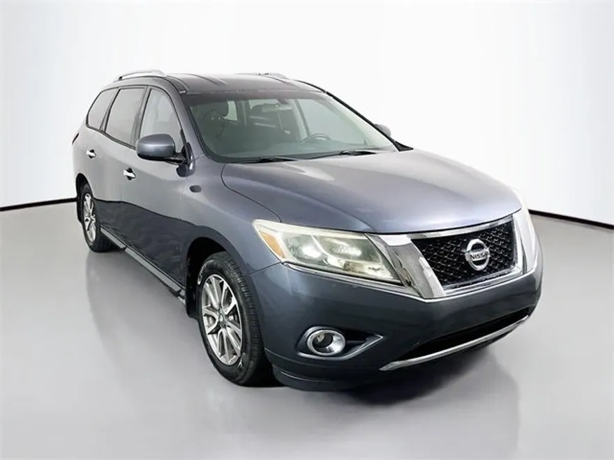 2014 Nissan Pathfinder SV photo 1