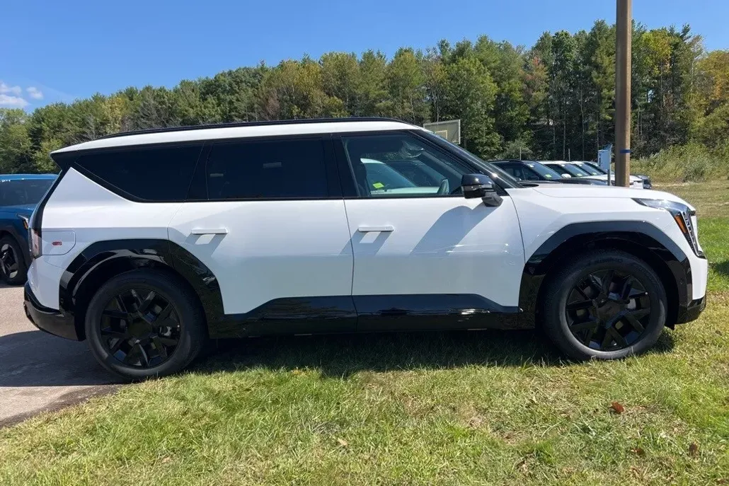 2026 Kia EV9 Land photo 1