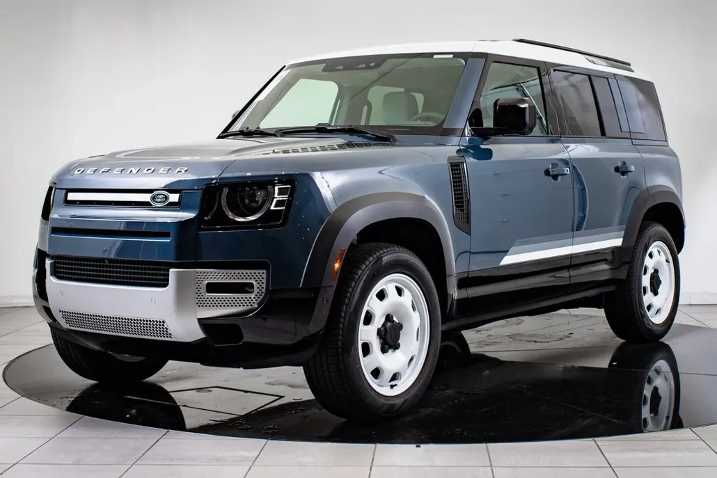 2025 Land Rover Defender 110 S photo 1