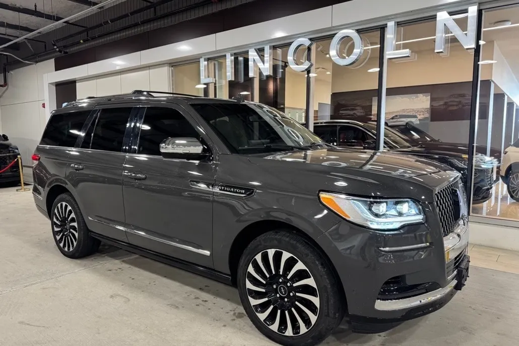 2022 Lincoln Navigator Black Label photo 1