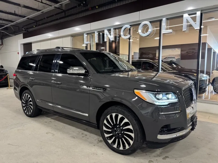2022 Lincoln Navigator Black Label photo 1
