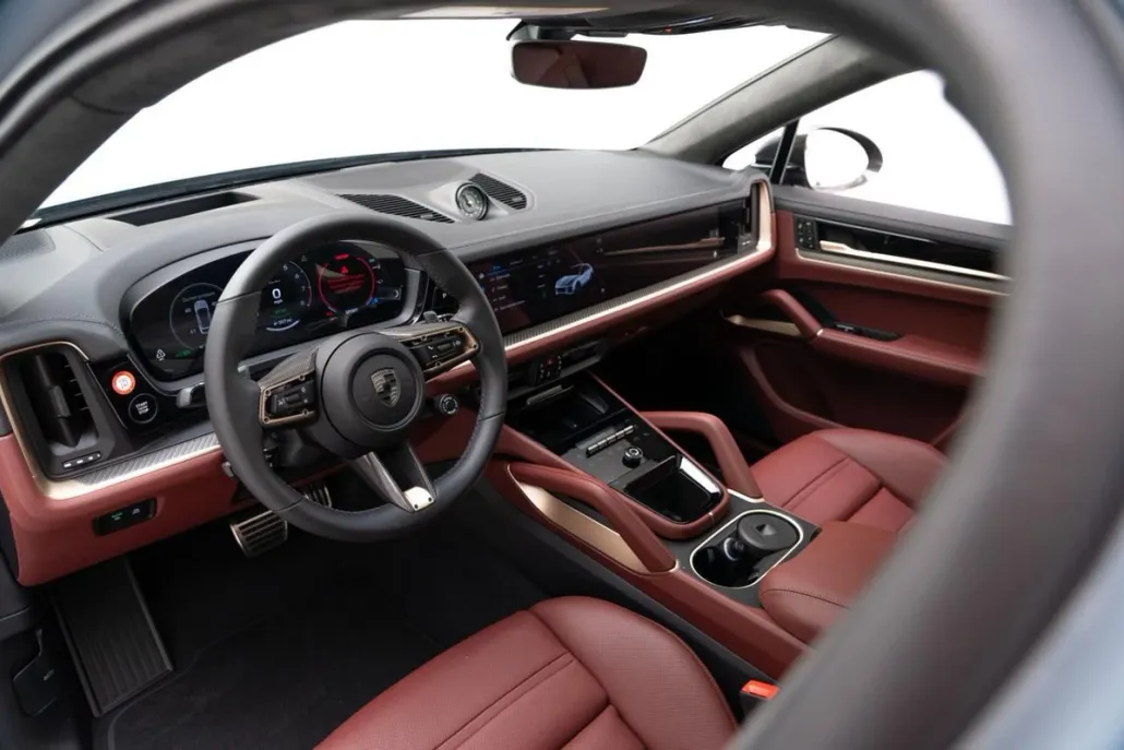 2025 Porsche Cayenne Turbo E-Hybrid Coupe photo 1
